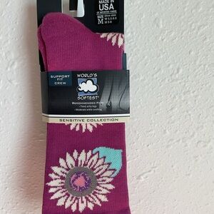 Worlds Softest Socks Sensitive Med Shoe size W 5.5-9.5 / M 5-8 Berry Sunflower